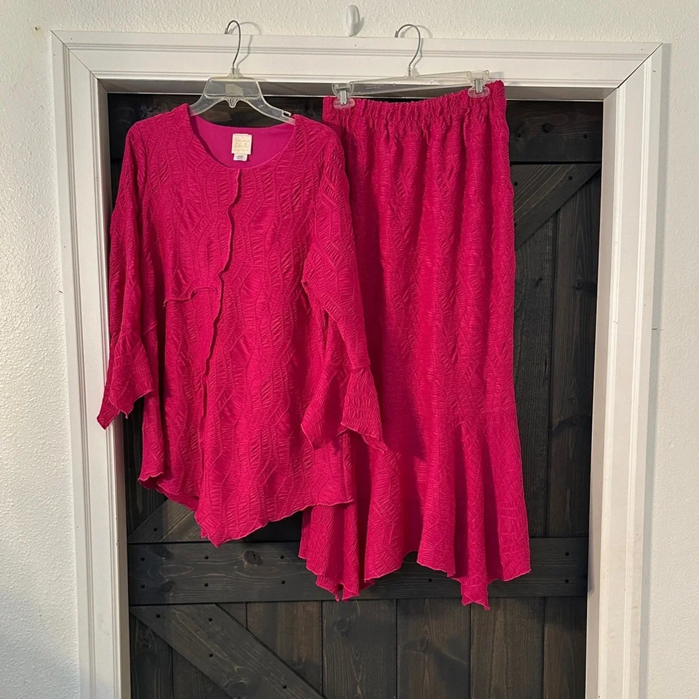 Women’s Two-Piece Textured Pink Skirt Set - Picture 1 of 2